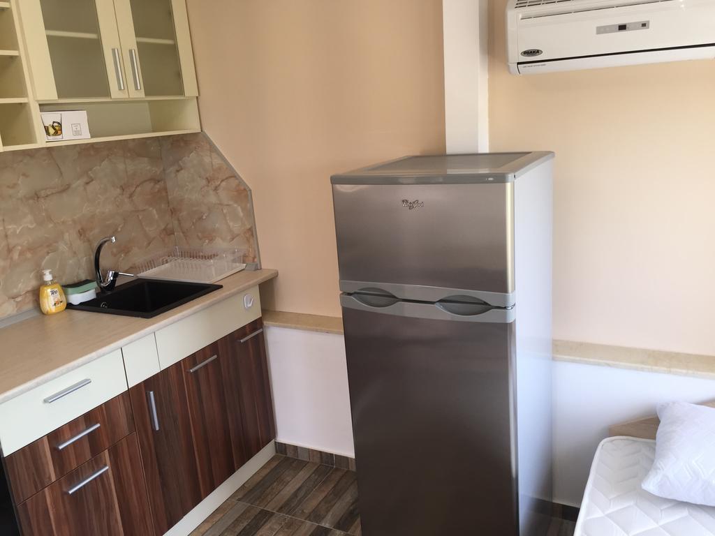 Family Hotel Malibu Chernomorets Eksteriør billede